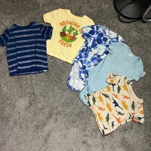5 old navy shirts size 18-24 month. Good condition.